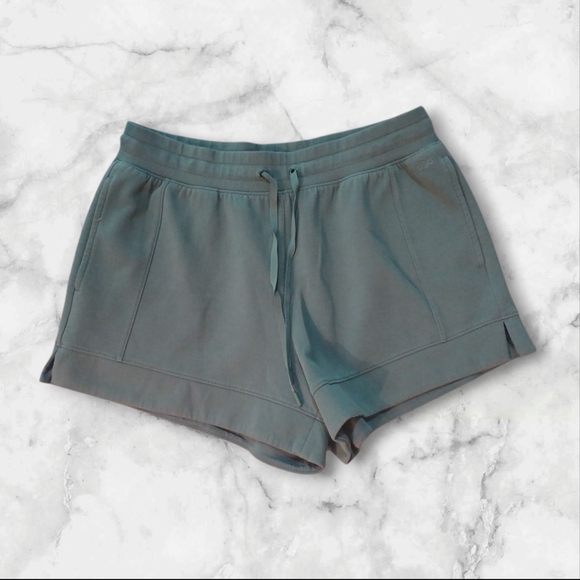 + DSG Green Athletic Shorts Comfortable Fit Size M - Picture 1 of 4
